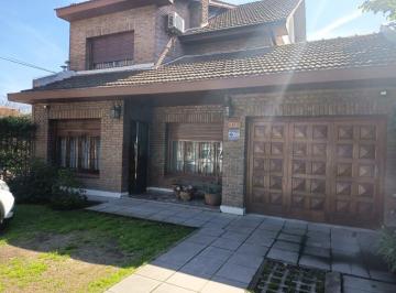 Casa de 4 ambientes, Esteban Echeverría · Chalet con 3 Dorm. en Venta en Esteban Echeverría