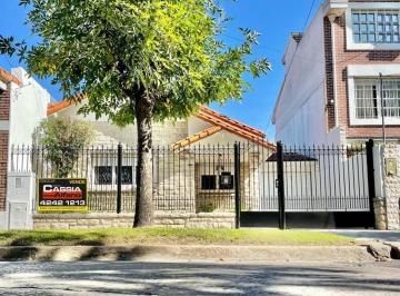 Casa · 220m² · 6 Ambientes · 2 Cocheras · Casa - Banfield Oeste