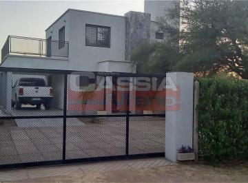 Casa · 141m² · 5 Ambientes · 1 Cochera · Casa - Carpinteria
