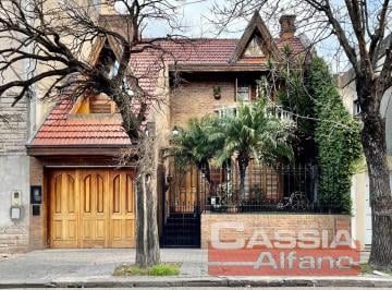 Casa · 235m² · 5 Ambientes · 3 Cocheras · Casa - Lanús Este