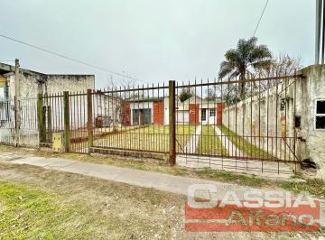 Terreno · 540m² · 4 Ambientes · 2 Cocheras · Lote de Terreno con Construcción (Deposito Mas Vivienda) Sobre 540 m², Excelente Ubicación