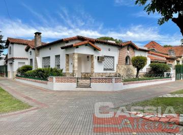Casa · 180m² · 5 Ambientes · 1 Cochera · Casa - Lomas de Zamora Este