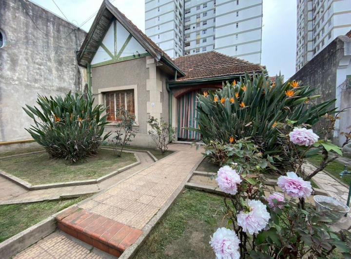 Terreno · 100m² · 5 Ambientes · 1 Cochera