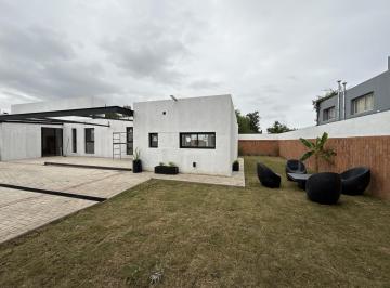 Casa · 105m² · 2 Ambientes · 2 Cocheras · Casa en Venta Housing Villa Allende Centro