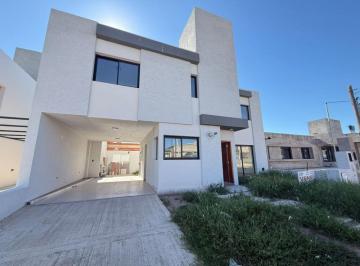 Casa de 4 ambientes, Córdoba · Casa - 3 Dorm + 3 Baños - C/central Facilidad!