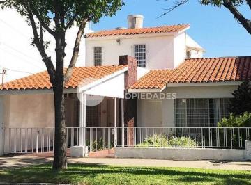 Casa · 166m² · 4 Ambientes · 1 Cochera · Casa 3 Dorm. - Av del Rosario 400 - Saladillo Rosario | Venta