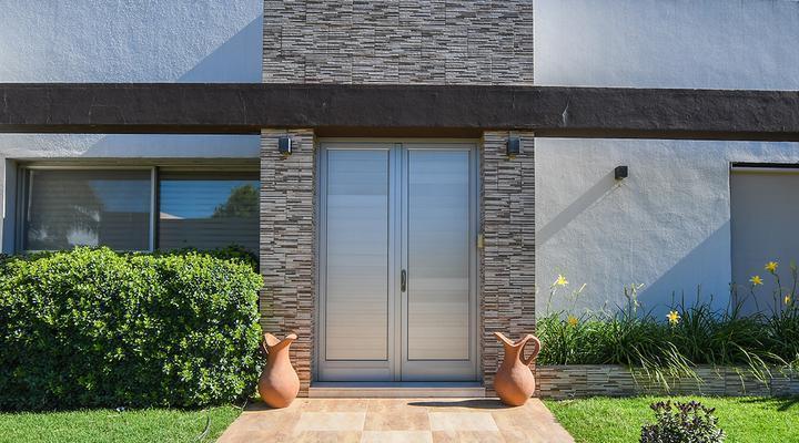Casa · 253m² · 4 Ambientes · 2 Cocheras