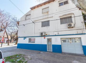 Casa · 155m² · 5 Ambientes · 1 Cochera · Casa 3 Dorm. con Cochera - Riobamba y Francia - Parque Field | Venta