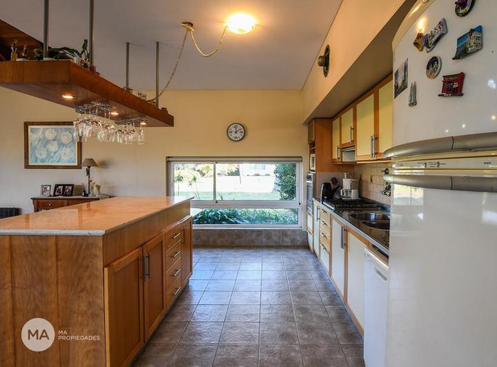 Casa · 165m² · 5 Ambientes · 2 Cocheras