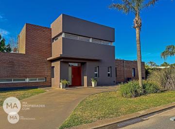 Casa · 143m² · 6 Ambientes · 2 Cocheras · Casa 3 Dorm., Jardín, Piscina - Funes Hills Cadaques | Venta