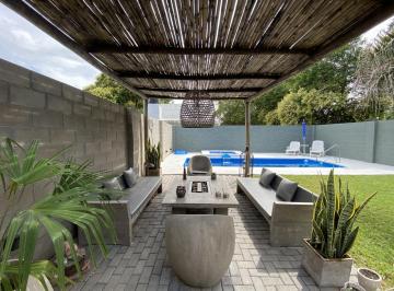 Casa · 170m² · 5 Ambientes · 2 Cocheras · Casa 3 Dorm., Jardín, Piscina - Tucumán 1600 - Pueblo Esther | Venta