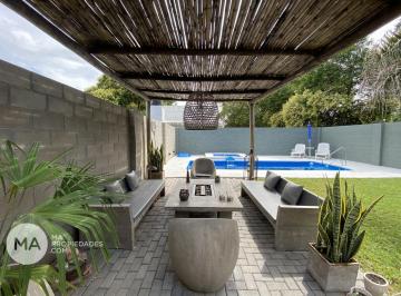 Casa · 170m² · 5 Ambientes · 2 Cocheras · Casa 3 Dorm., Jardín, Piscina - Tucumán 1600 - Pueblo Esther | Venta