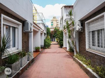 Casa · 137m² · 5 Ambientes · Casa de Pasillo, 3 Dorm. - Juan Manuel de Rosas 1600 - Rosario Martin | Venta