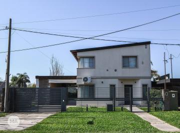 Casa · 160m² · 5 Ambientes · 3 Cocheras · Casa de 3 Dorm. con Jardín y Pileta - Tierra de Sueños 2 - Roldan | Venta