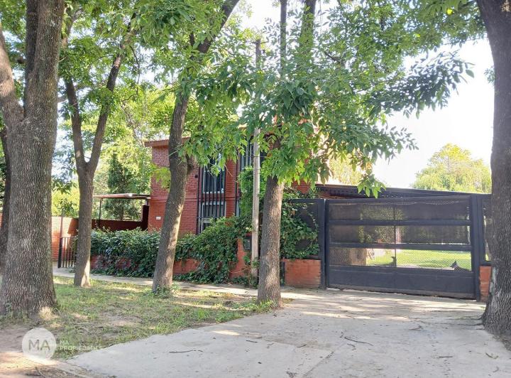 Casa · 234m² · 8 Ambientes · 3 Cocheras