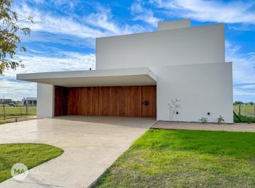 Casa · 204m² · 6 Ambientes · 1 Cochera · Casa 4 Dorm. Jardín y Piscina - Vida Club de Campo - Funes | Venta