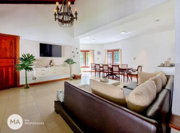 Casa · 348m² · 5 Ambientes · 2 Cocheras · Casa 4 Dorm. con Jardín y Pileta - Profesional Country Club - Funes | Venta
