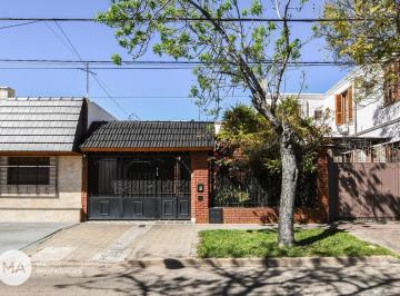 Casa · 300m² · 5 Ambientes · 1 Cochera · Casa 2 Dorm. con Jardín y Pileta - Artigas 500 - Alberdi - Rosario | Venta