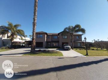 Casa · 408m² · 8 Ambientes · 2 Cocheras · Casa 5 Dorm. con Parque y Pileta - San Marino - Funes | Venta