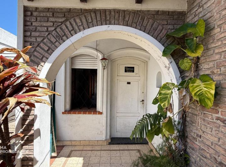 Casa · 159m² · 6 Ambientes · 1 Cochera