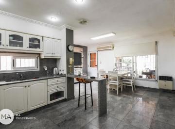 Casa · 143m² · 6 Ambientes · 2 Cocheras · Casa 3 Dorm. con Jardín y Pileta - Chassaing 7800 - Fisherton | Venta