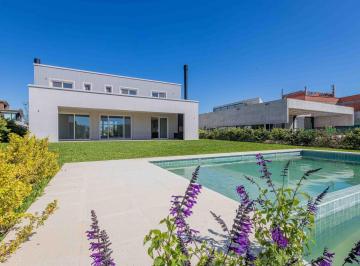 Casa · 329m² · 5 Ambientes · 6 Cocheras · Virazon Cuatro Suites Vista Al Lago