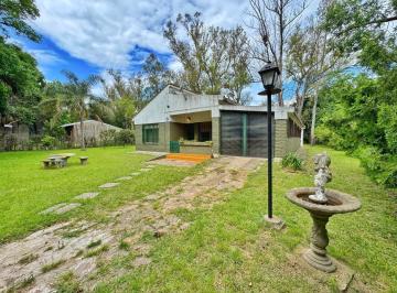 Casa · 140m² · 4 Ambientes · 1 Cochera · Venta - Casa en Funes