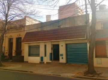 Casa · 200m² · 8 Ambientes · Vera Mujica 900, Oportunidad Para Inversores! 247 m².