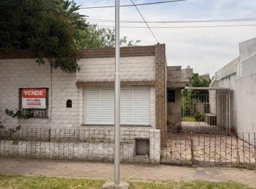 Casa de 4 ambientes, San Lorenzo · Casa en Venta de 3 Dorm. en San Lorenzo