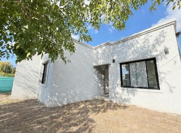 Casa · 146m² · 5 Ambientes · 2 Cocheras · Casa en Venta 3 Dorm + Escritorio Santa Elena Pilar del Este