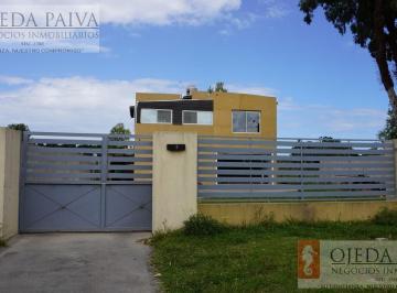 Casa · 140m² · 4 Ambientes · 1 Cochera · Casa en Dos Plantas en La Caleta
