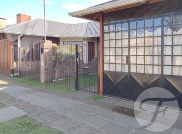 PH · 55m² · 3 Ambientes · 1 Cochera · Casa en Venta en Miramar | PH 3 Ambientes - Patio, Parrilla y Garage | Permuta por Casa en San Pedro