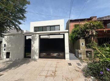 PH · 78m² · 2 Ambientes · Casa Tipo PH en Una Planta 3 Ambientes, Gran Jardín y Patio - La Lucila