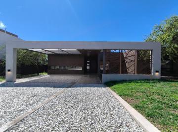 Casa de 3 ambientes, Río Ceballos · Apta Credito, a Estrenar en Una Planta