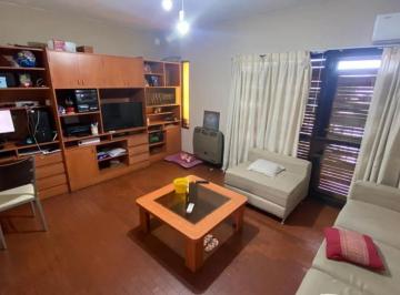 Casa · 484m² · 8 Ambientes · 6 Cocheras · Venta 2 Casas de 3 Dorm. y Galpón