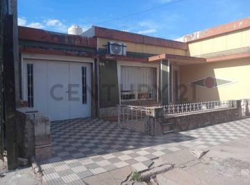 Casa · 182m² · 5 Ambientes · Casa en Venta en Villa Azalais Oeste