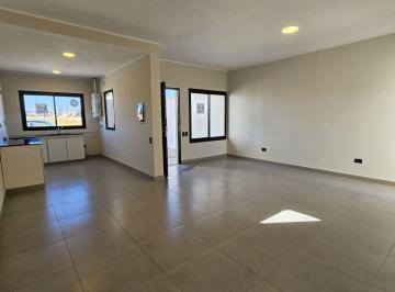 Casa de 5 ambientes, Salta · Dúplex en Venta C/ Cochera en Zona Sur