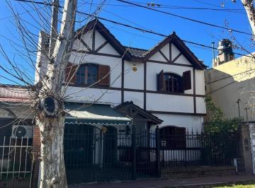 Casa · 200m² · 5 Ambientes · 1 Cochera · Casa en Fisherton en Venta Tres Dorm., Excelente. Sanchez de Loria Al 200 Rosario.