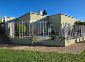Casa · 134m² · 4 Ambientes · 1 Cochera · Casa en Quilmes