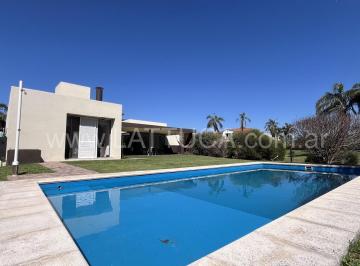 Casa · 150m² · 5 Ambientes · 6 Cocheras · Retasada Funes Hills Cadaques Casa 2 Dorm. con Piscina