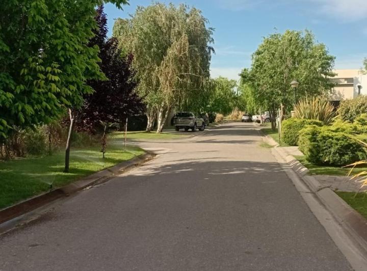 Terreno · 834m²
