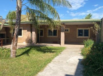 Casa · 70m² · 3 Ambientes · 1 Cochera · Venta de Casa en Roldan!