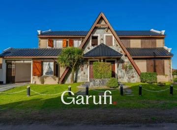 Casa · 167m² · 6 Ambientes · 2 Cocheras · Casa en Venta en Santa Clara del Mar con Vista Al Mar