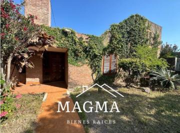 Casa de 10 ambientes, Córdoba · Casa en Venta en Urca - Pileta - Apta a Credito!