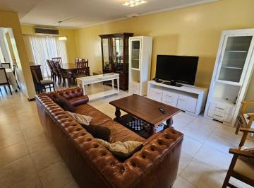 Casa · 224m² · 7 Ambientes · 2 Cocheras · Casa en Altos de Hudson I