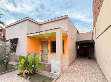 Casa · 126m² · 4 Ambientes · 2 Cocheras · Casa de 3 Dorm. a Restaurar en Venta, Crisóstomo Álvarez Al 2500, Smt