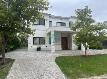 Casa · 255m² · 7 Ambientes · 1 Cochera · Casa en Alq. Temporario en Tipas, Nordelta, Tigre