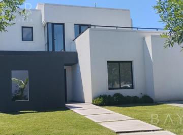 Casa · 227m² · 5 Ambientes · 2 Cocheras · Venta Casa - Barrio Golf - El Cantón / Escobar
