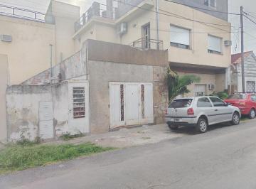 Casa · 90m² · 3 Ambientes · 1 Cochera · Casa en Pje. Aquino 600 Bis