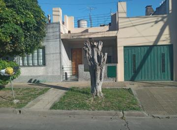 Casa · 100m² · 3 Ambientes · 1 Cochera · En Venta en Palomar Casa en PH Al Frente de Tres Ambientes F: 8836